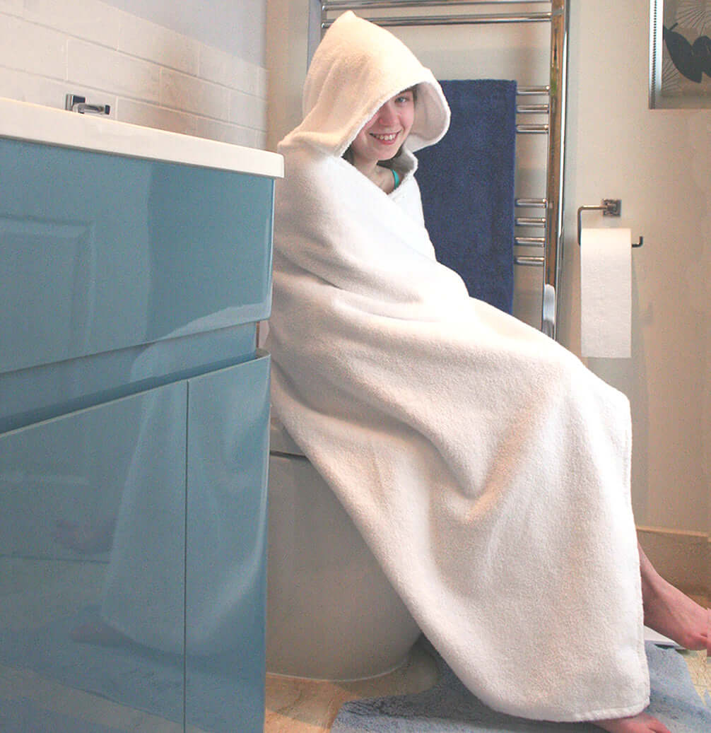 Simply for Kids hooded bath towel is perfect for children, tweens and teens from 7 - 13+ years olds (approximately). Generous, soft and cosy, they are the perfect bath or shower spa like towel.