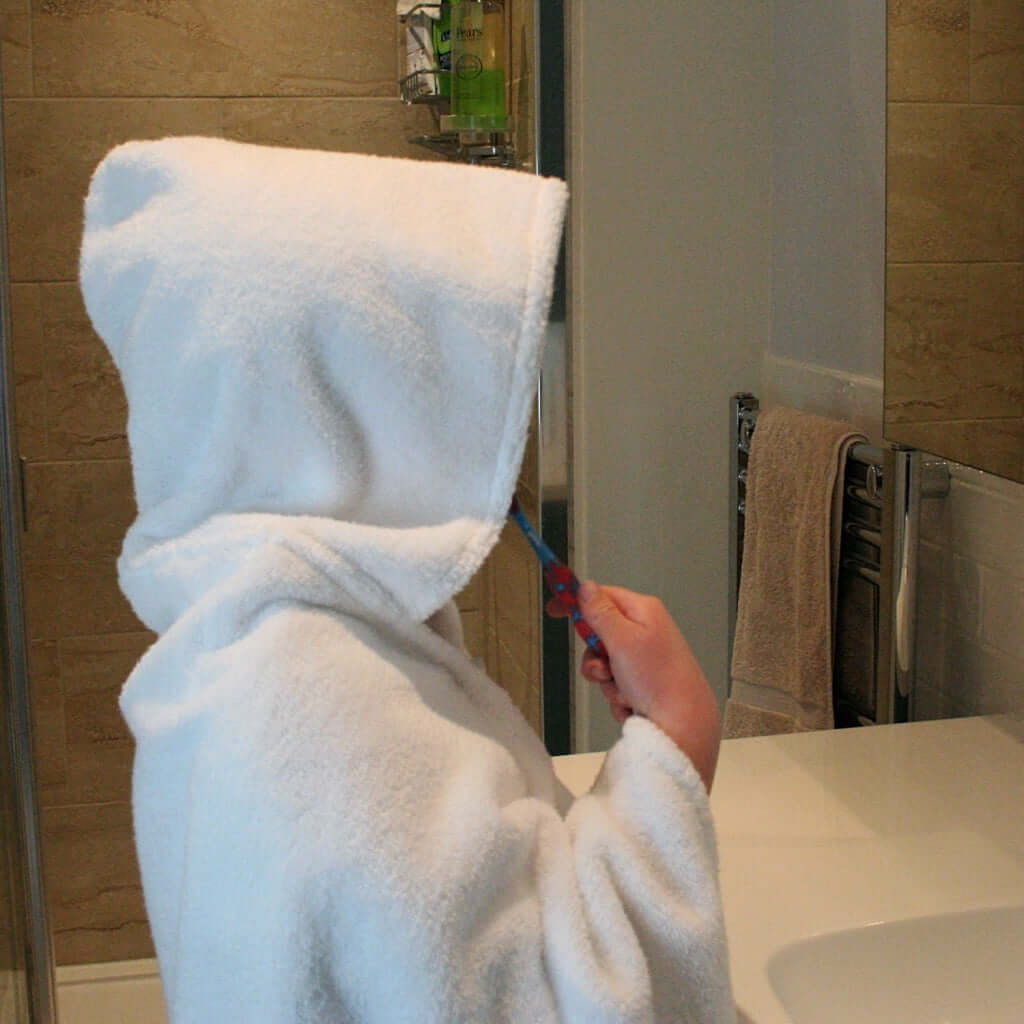 Children's bath towel with a hood. The generous hood on the Simply for Kids hooded bath towel is the perfect  addition to this children's bath time towel and really convenient post hair washing. This small hooded towel  is a  high quality towel for older children aged 4 - 7 years old.