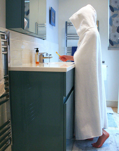 Older children's bath towel. The Simply for Kids hooded towel, in large , is perfect for children, tweens and teens  aged from 7 - 13+ years old, providing them modesty post bath or shower time, wrapped up snug and warm in our hooded towels.